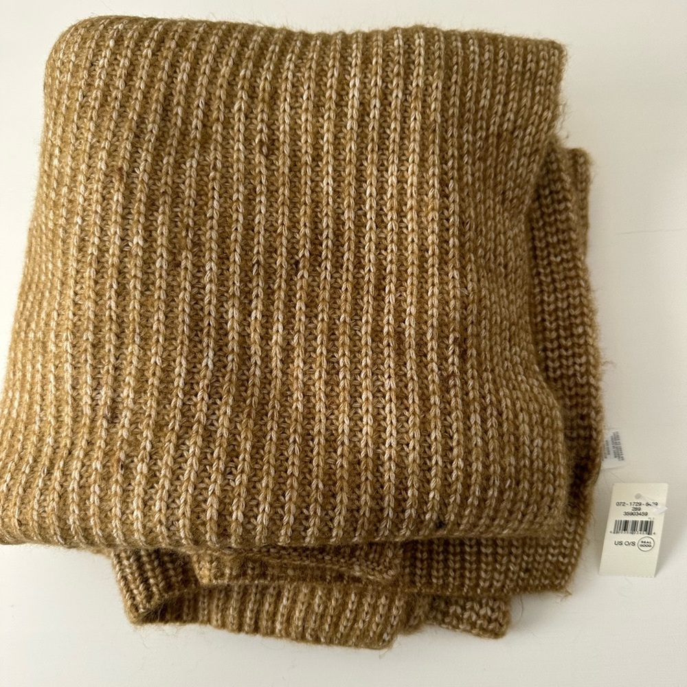 Aerie Scarf